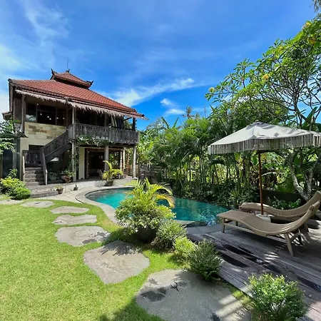 Authentic 5 Bedroom Villa - Perfect For Families & Groups - Close To Canggu Beach