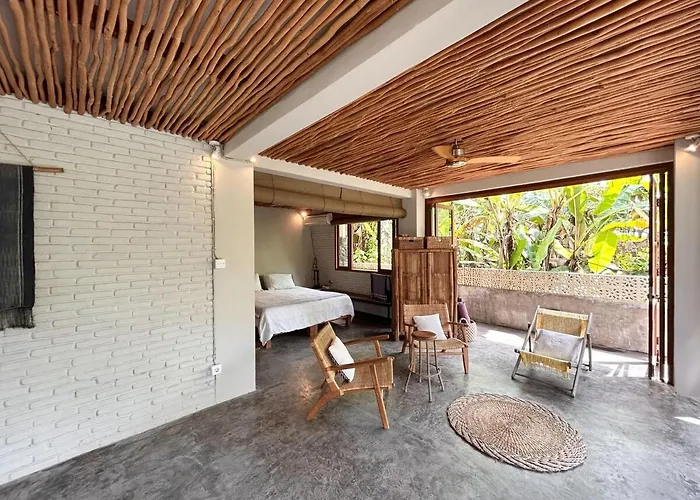 Villa 5br Tropical With Pool Near Pererenan - Perfect For Families & Groups
