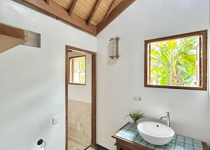 5br Tropical With Pool Near Pererenan - Perfect For Families & Groups