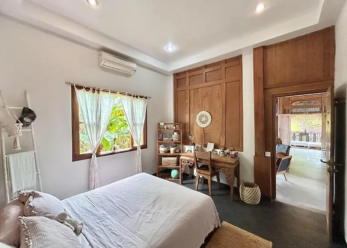 Villa 5br Tropical With Pool Near Pererenan - Perfect For Families & Groups