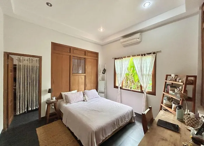 Villa 5br Tropical With Pool Near Pererenan - Perfect For Families & Groups