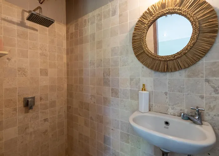 5br Tropical With Pool Near Pererenan - Perfect For Families & Groups チャングー